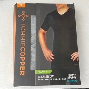 NEW Tommie Copper Short Sleeve V neck Shirt Size Small Silver Heather